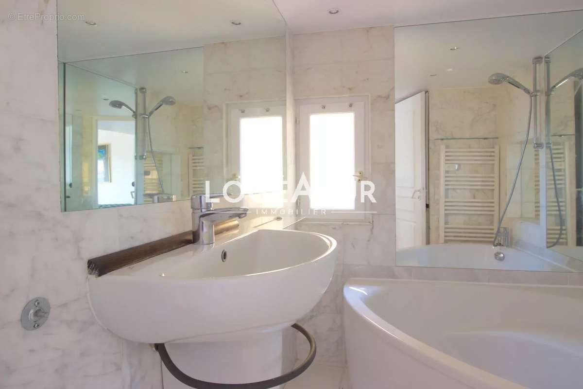 Appartement à VALLAURIS