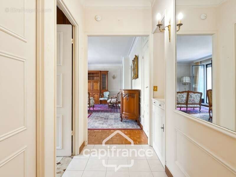 Appartement à NEUILLY-SUR-SEINE