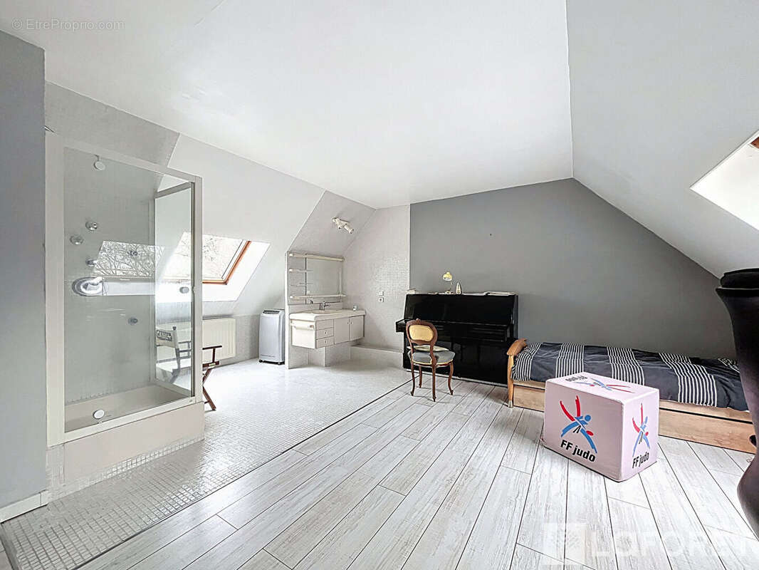 Maison à LA VILLE-DU-BOIS