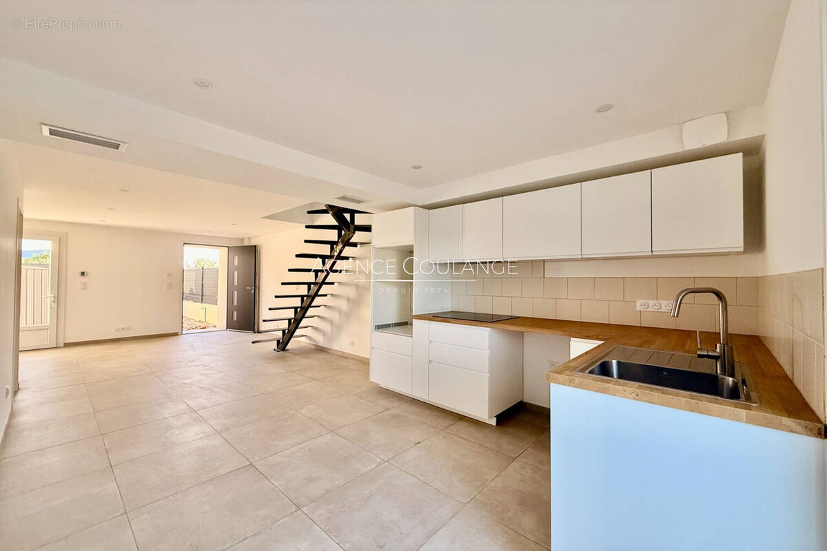 Appartement à SAINT-CYR-SUR-MER