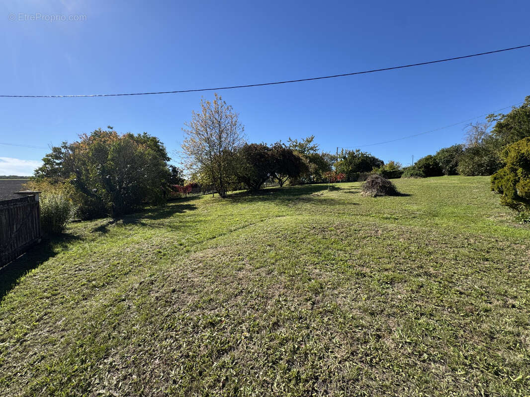 Maison à BARBEZIEUX-SAINT-HILAIRE