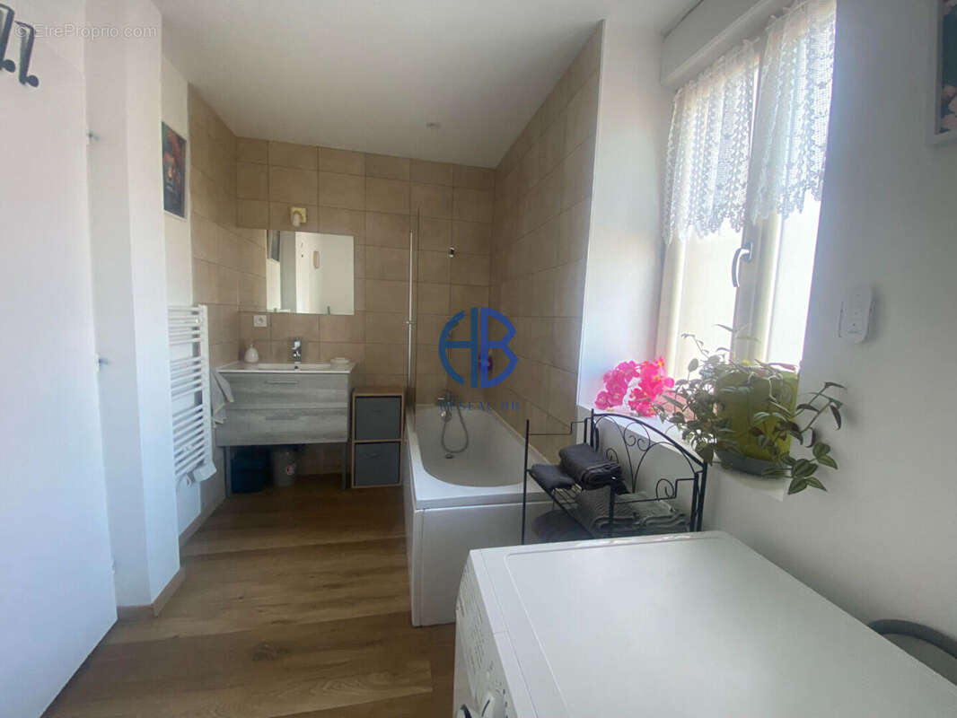 Appartement à MORESTEL