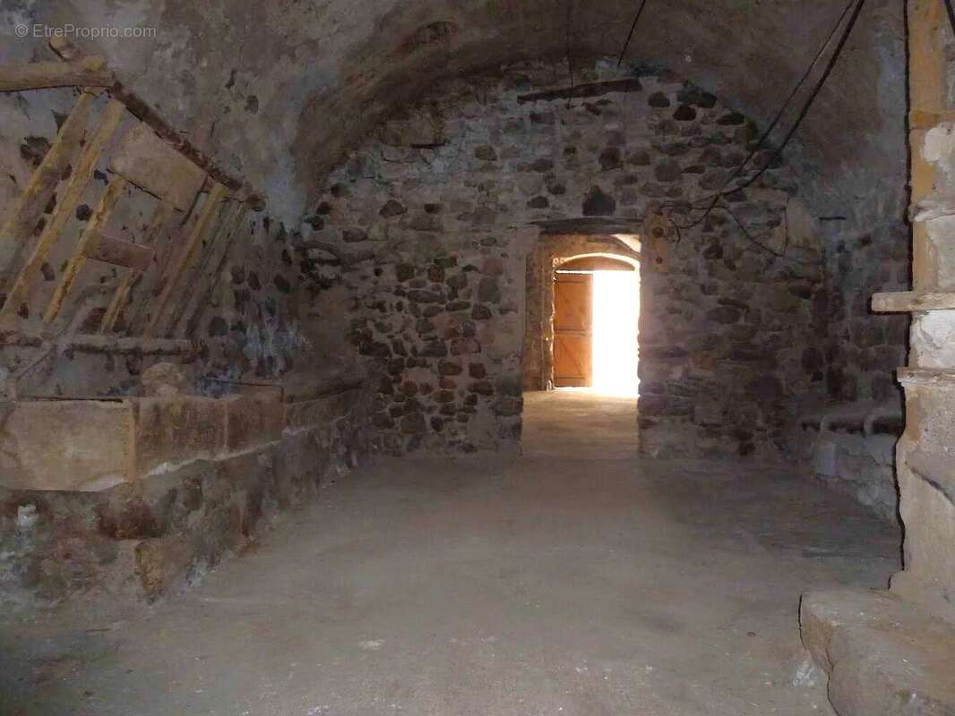 Appartement à PUGET-THENIERS