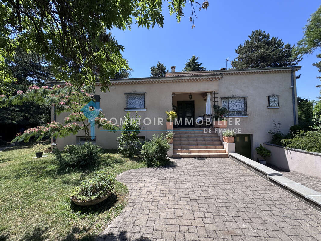 Maison à MONTELIER
