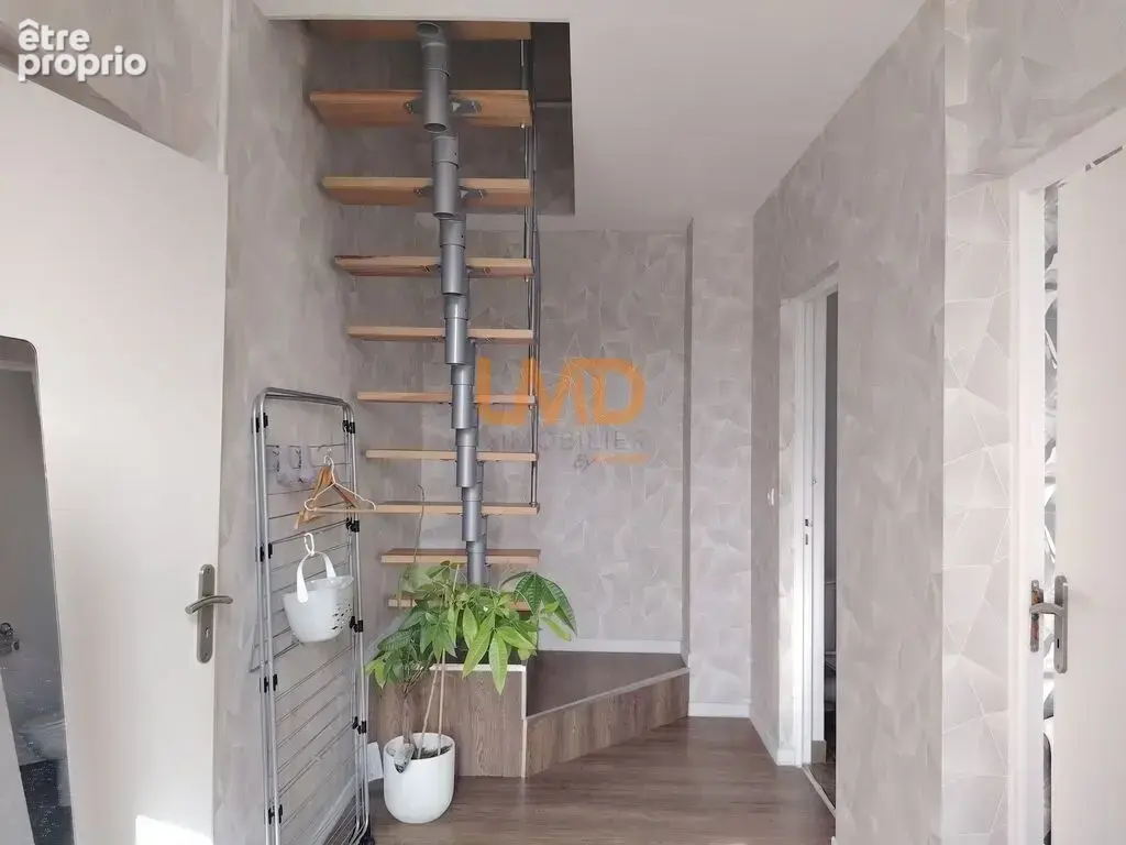 Immeuble de rapport rénové : 3 appartements + caves + garages + - photo 19