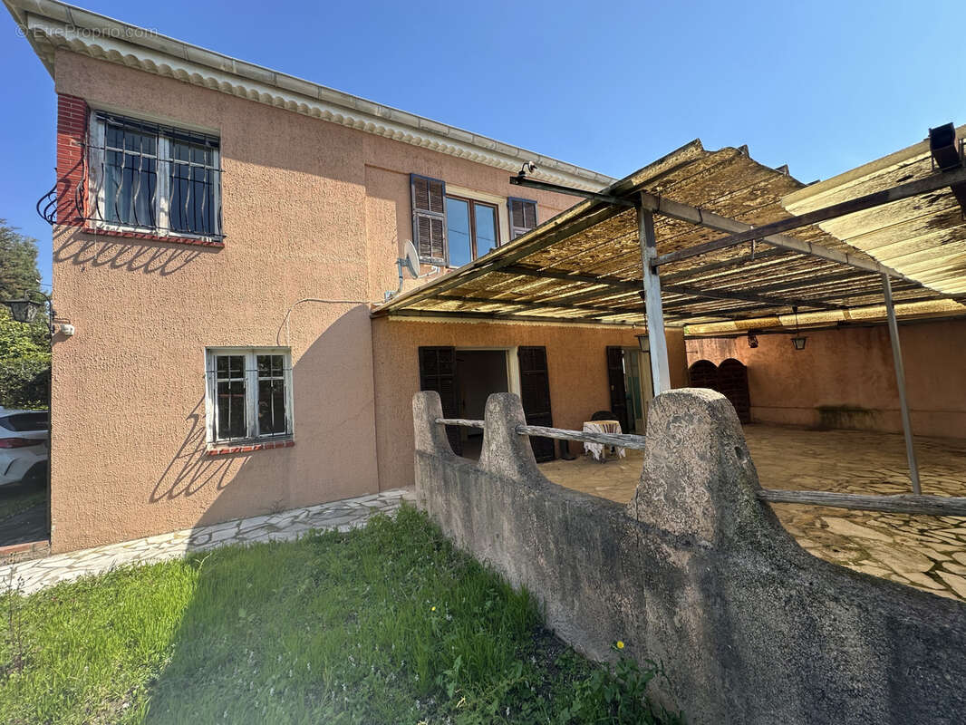 Maison à SAINT-LAURENT-DU-VAR