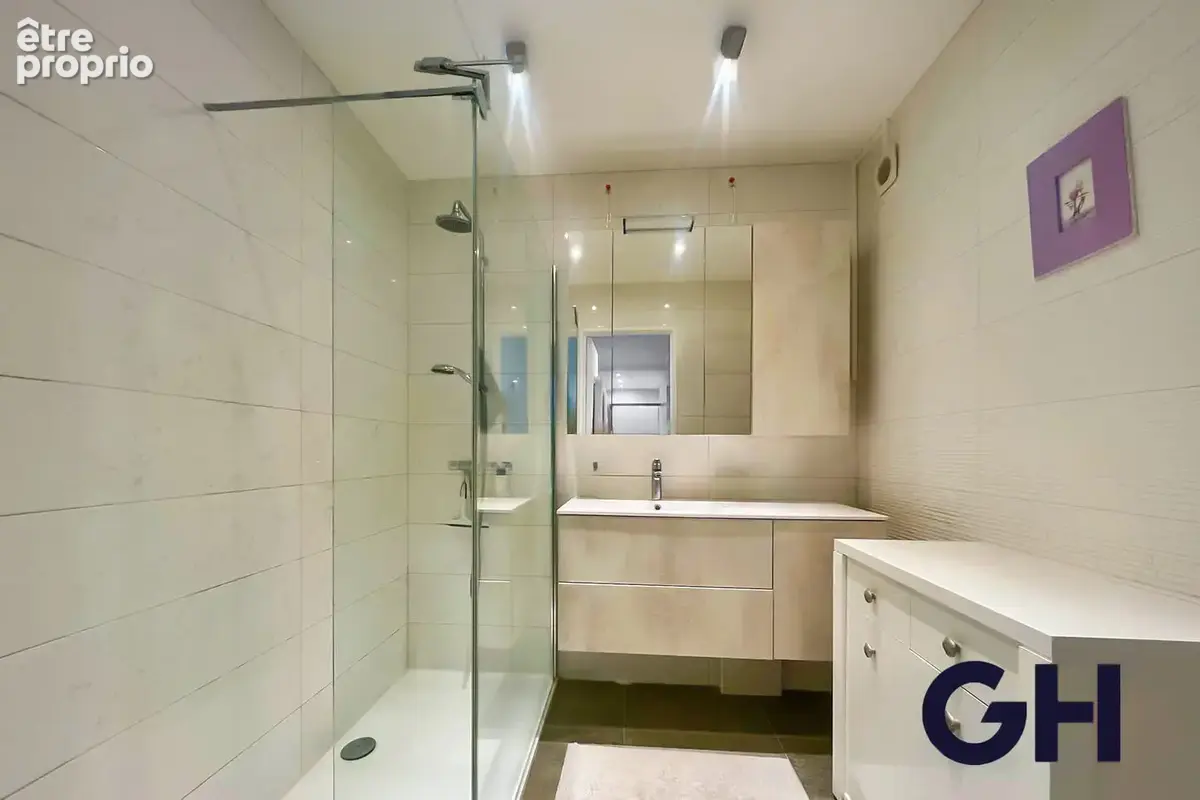 Appartement 4 pièces - Proche métro D Sans Souci / Montplaisir - photo 10