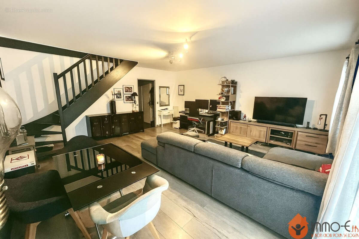 Maison à COUTEVROULT