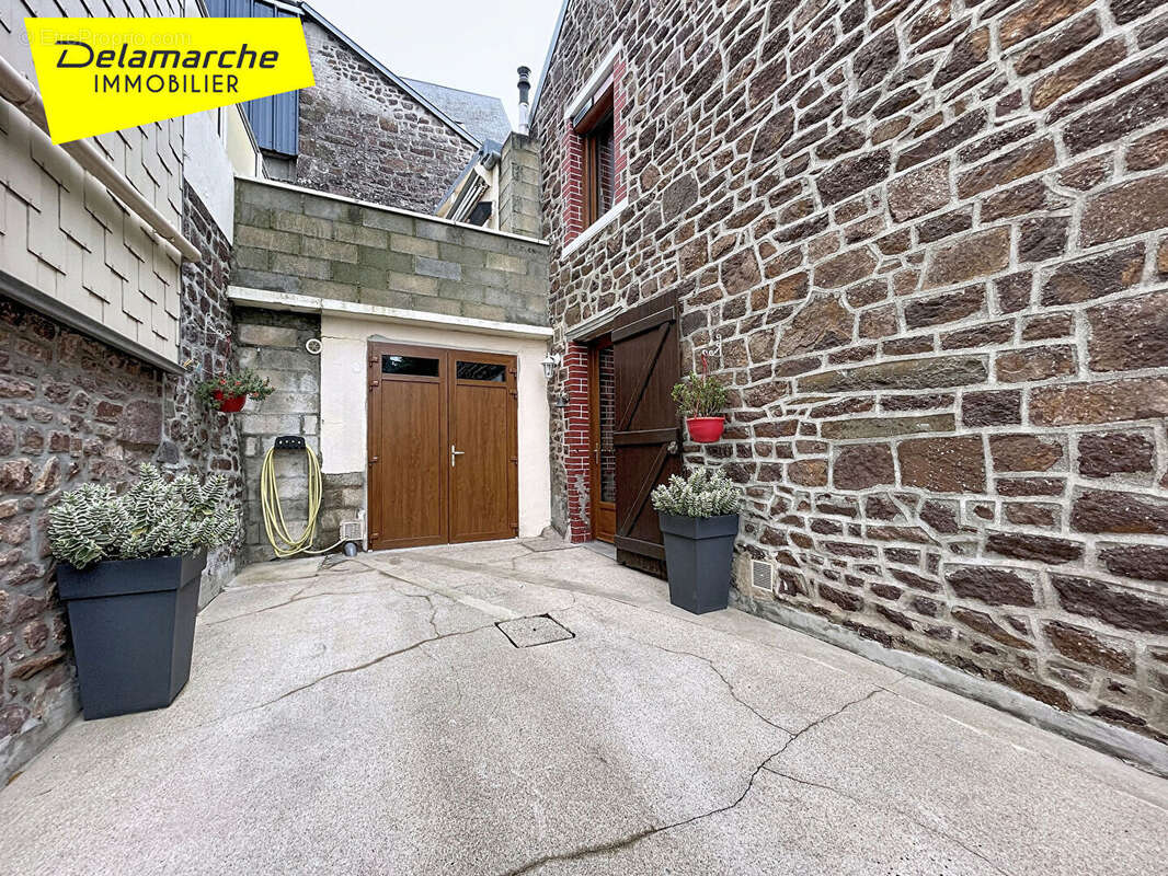 A VENDRE : Maison à proximité du centre bourg de Gavray - photo 13