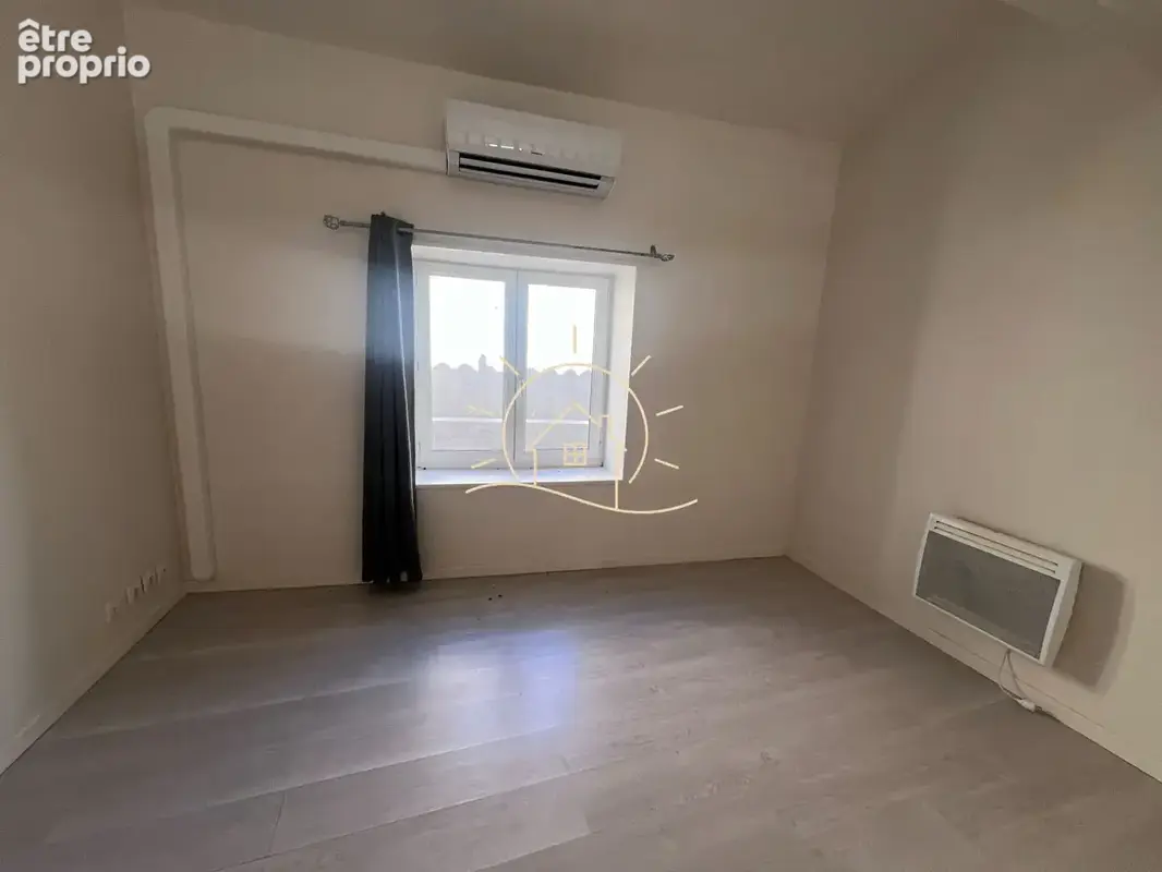 Proche Barjac, coeur de village, deux habitations - photo 9