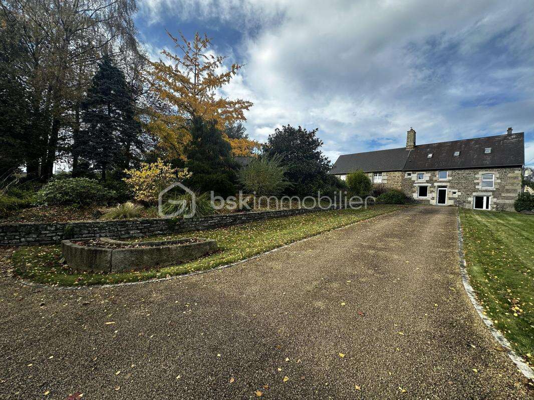 Maison à SAINT-SEVER-CALVADOS