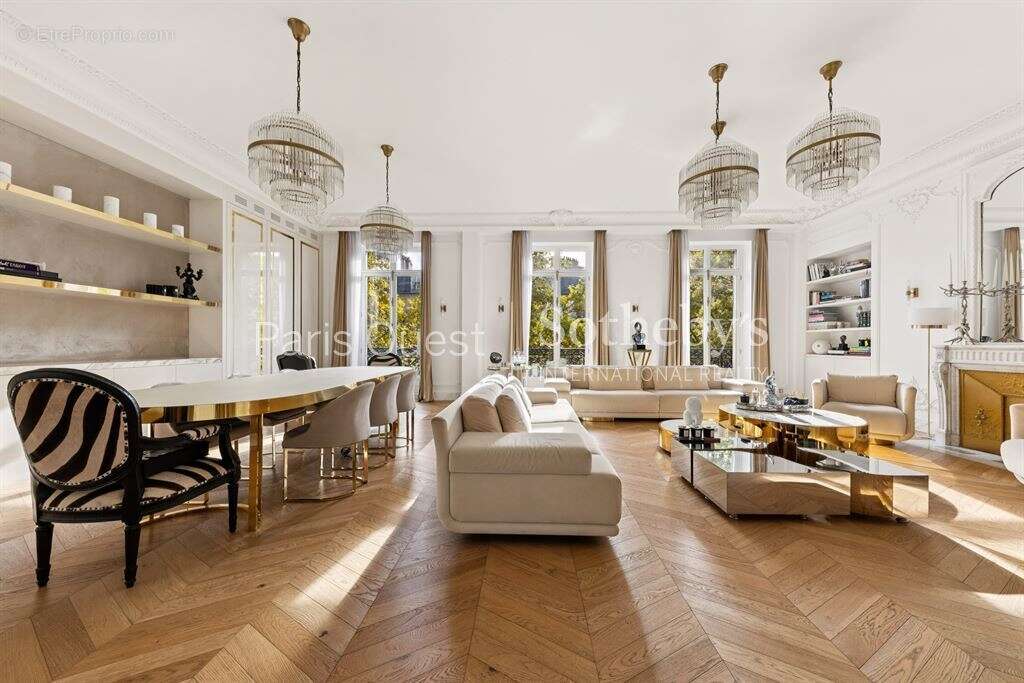 Appartement à PARIS-8E