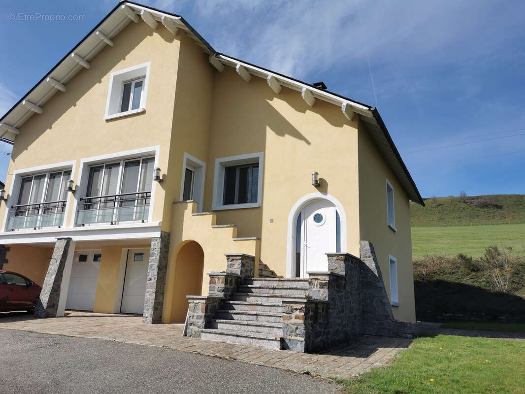 Maison à MURAT-SUR-VEBRE