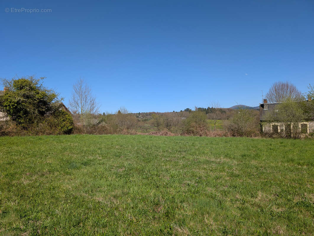 Terrain à LE LONZAC