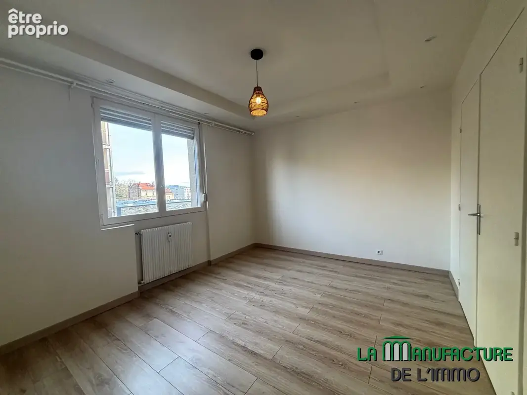 Saint etienne rue palluat de besset - appartement t4 renové avec 3 chambres cave et garage - photo 17