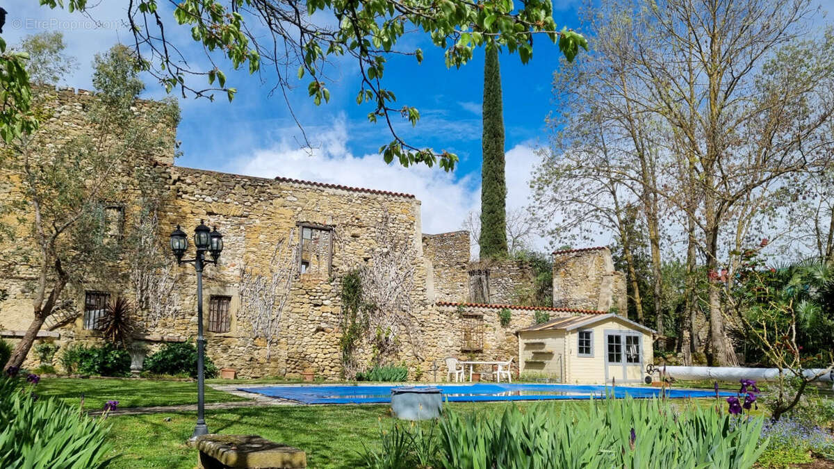 piscine et ruines - Maison à LERAN