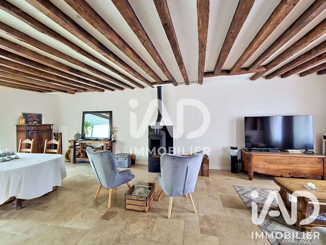 Maison 182 m² à La Chapelle-Gauthier  - photo 4