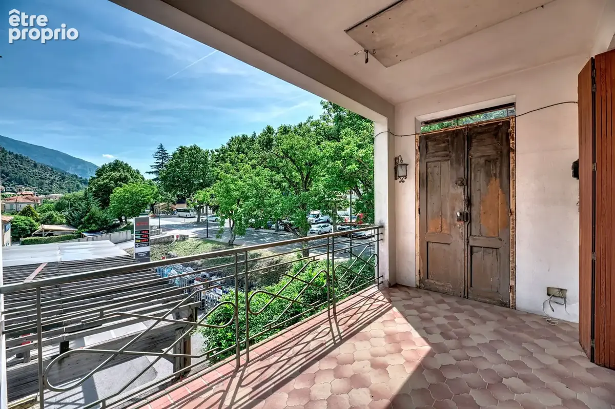 Appartement à PUGET-THENIERS