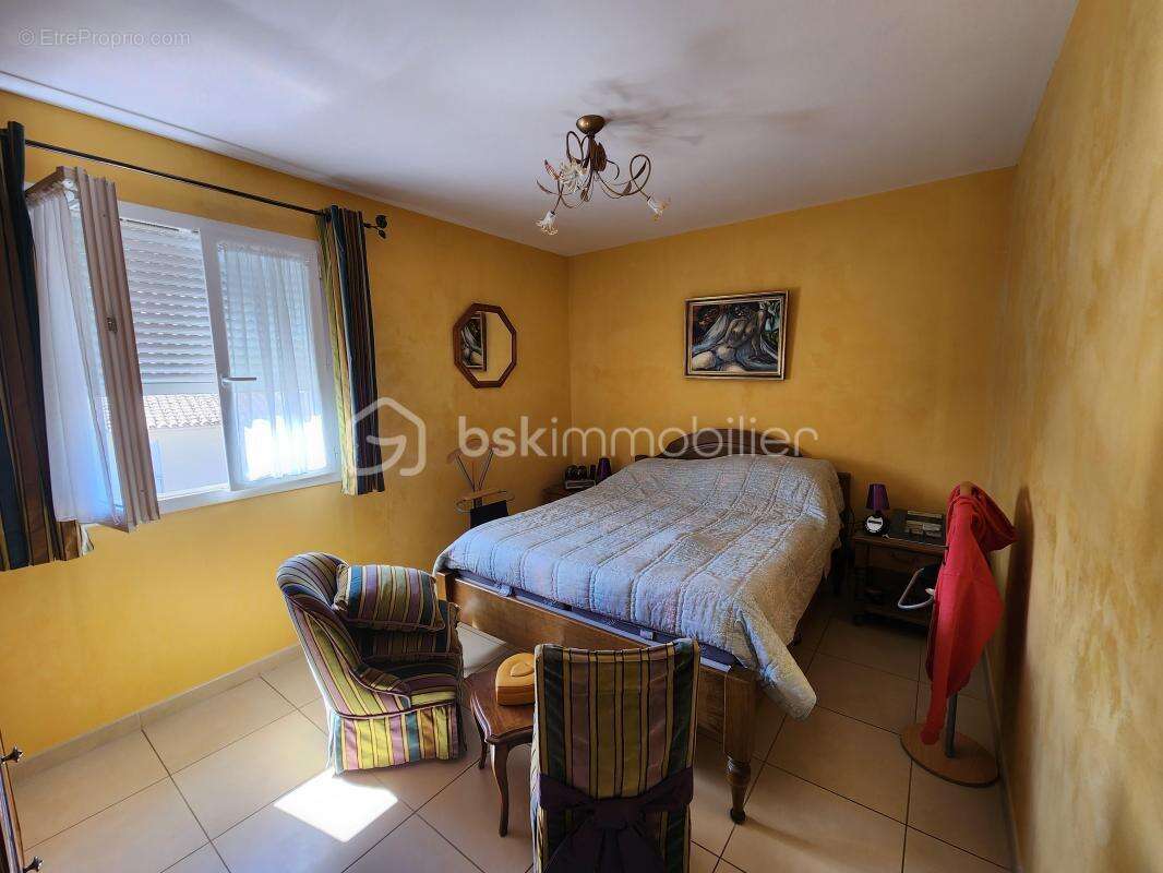 Appartement à LE PUY-SAINTE-REPARADE