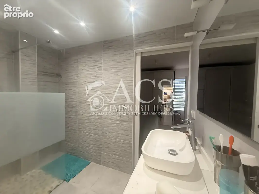 Appartement de type F3 en rez-de-chaussée - Secteur Didier - Fort-de-France - photo 5