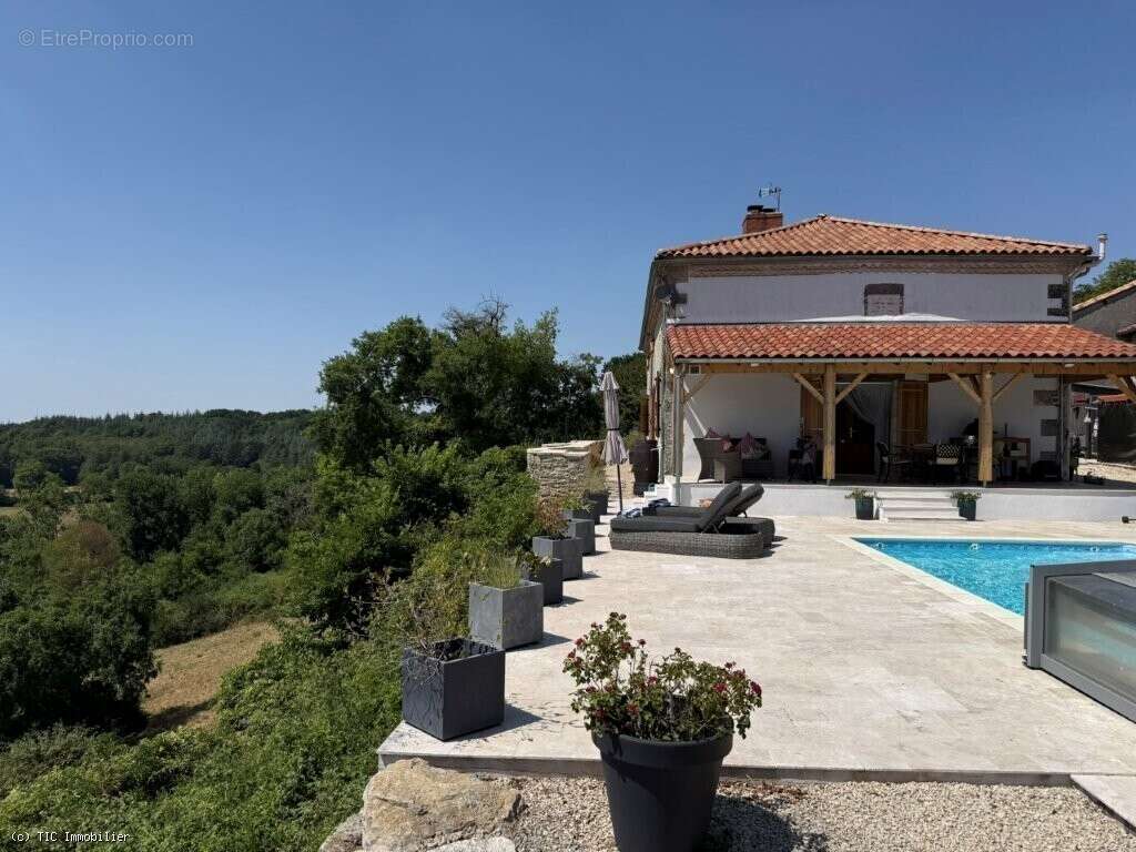 Maison à CHARROUX