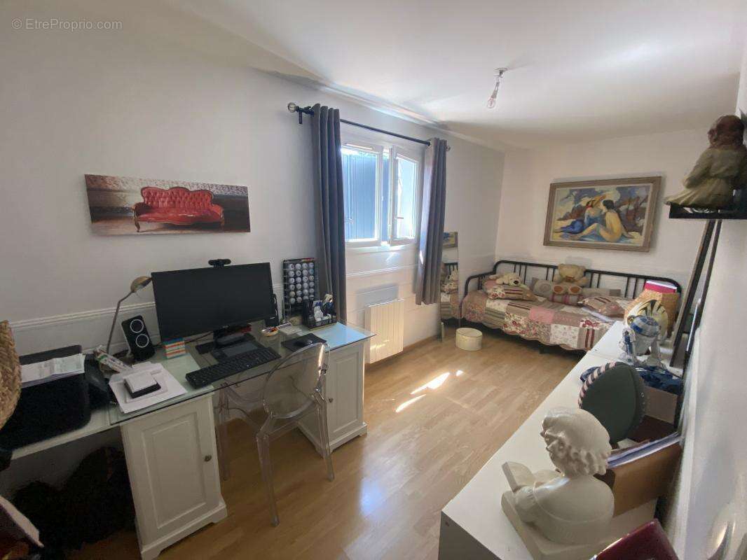 Villa COUP DE COEUR de 2002 de 173 m² avec Garage spacieux de 40 m² et Piscine - photo 18