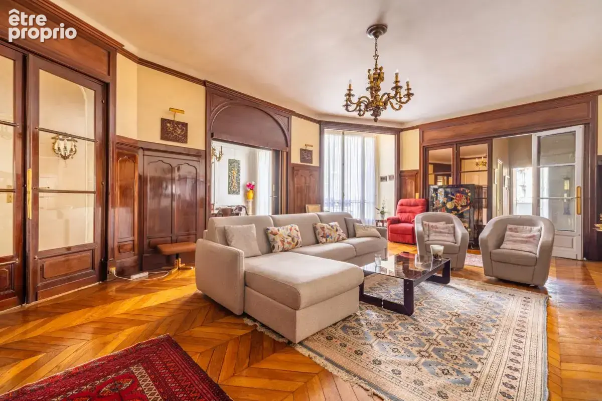 Appartement à PARIS-16E