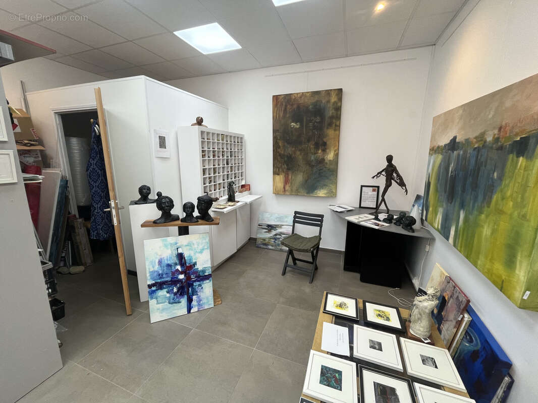 Gigondas / murs commerciaux avec vitrine / surface 40m2 / tres bon etat - photo 6