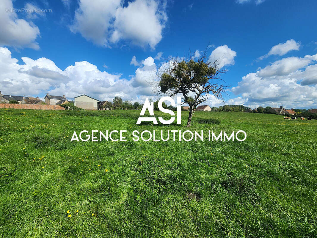 Terrain à SAINT-AUBIN-DE-LOCQUENAY