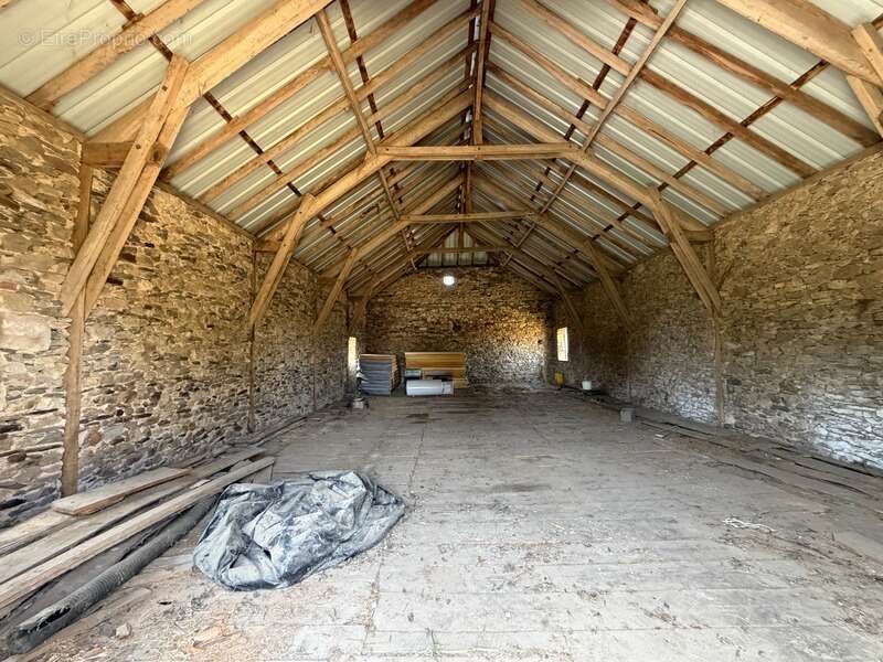 Grange a rehabiliter 200 m2 - photo 3