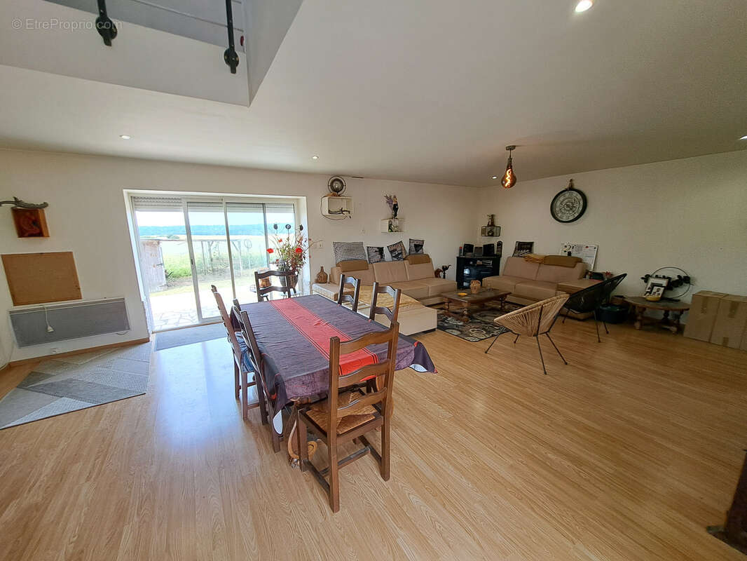 Maison à VILLENEUVE-LA-GUYARD