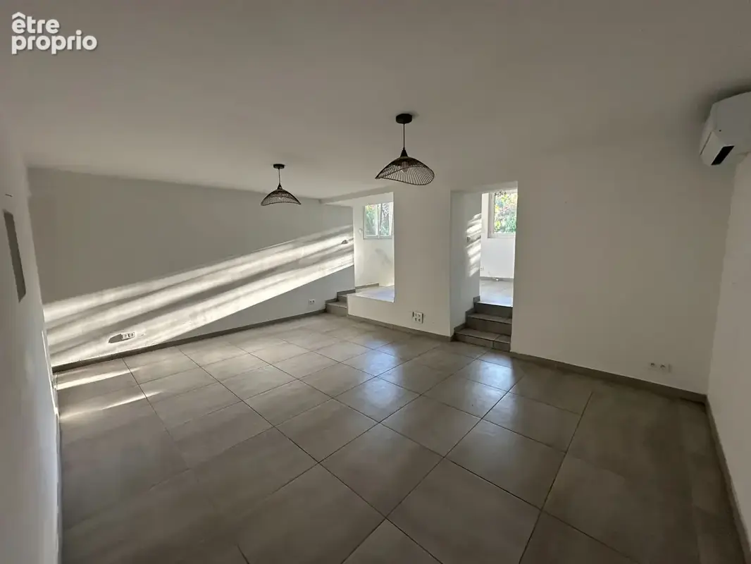 Vente Venelles centre LC Gestion vous propose  en exclusivité un appartement de type 2 de 63m² avec jardinet et abri. - photo 3