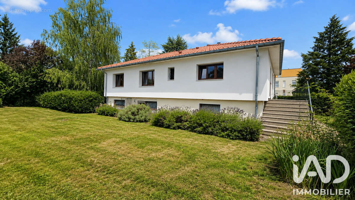 Maison 128 m² à Saint-Privat-La-Montagne  - photo 3