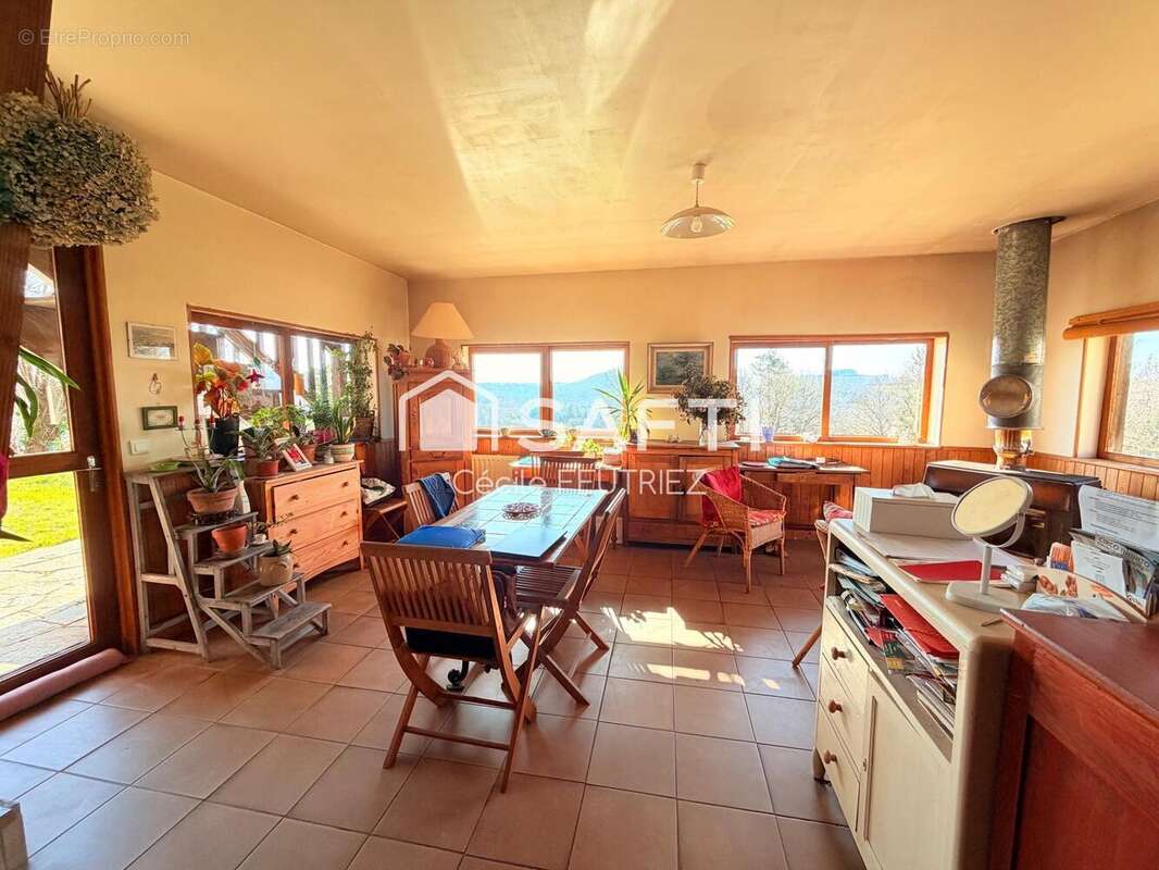 Maison 253 m² à Espagnac  - photo 6
