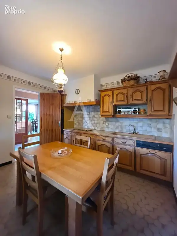 Maison familiale avec jardin sans vis-à-vis et fort potentiel. Horte Neuve - photo 5