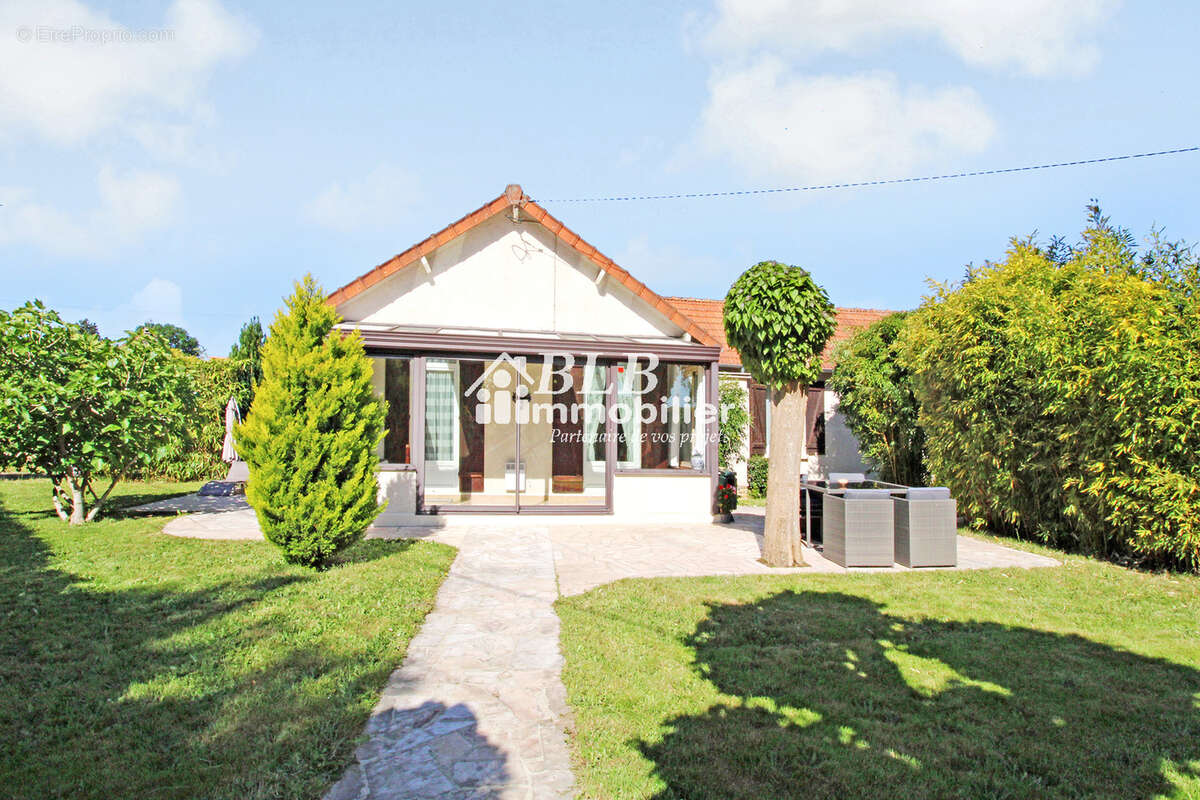 Maison de plain-pied 94m2  3 chambres + garage - photo 2