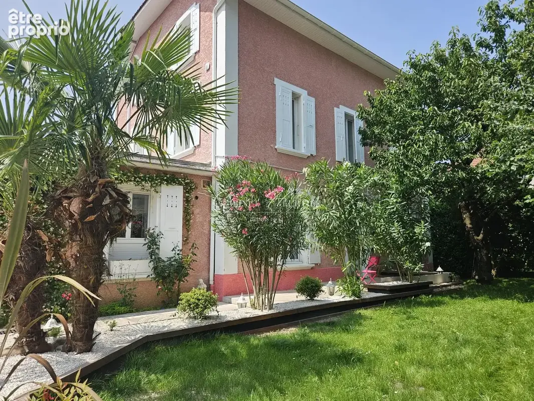 Maison 9 pièces 224 m² à vendre à Villard-Bonnot (38190) - photo 2