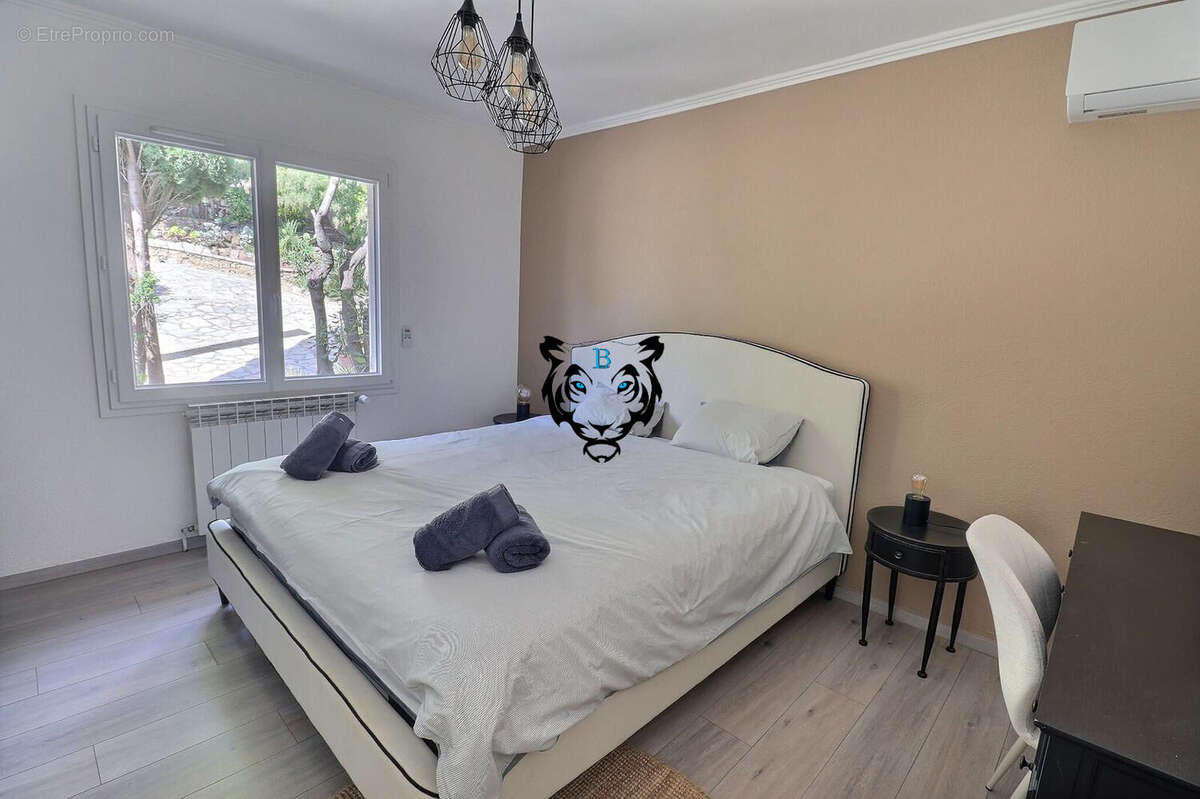 Maison à LES ISSAMBRES
