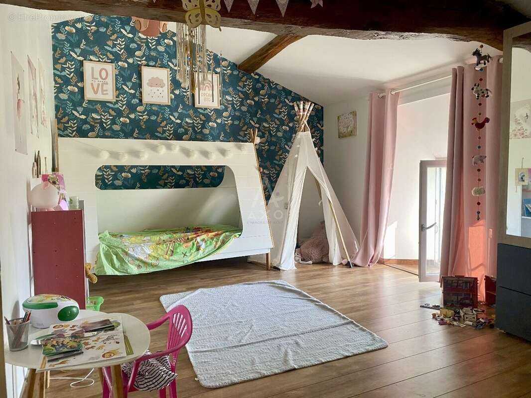 Maison à BRIZAMBOURG