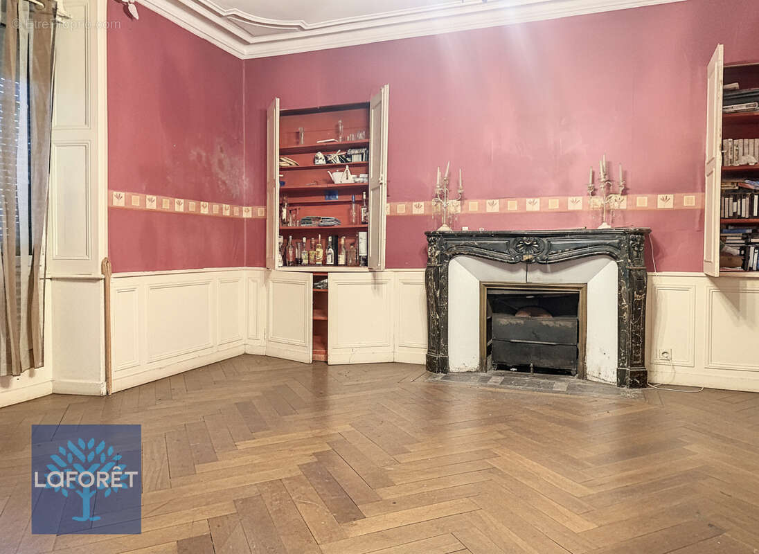 Maison à LOUVIGNE-DU-DESERT