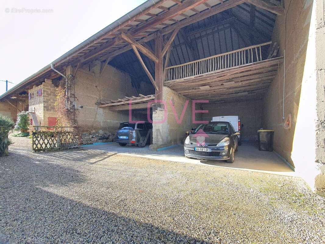 Maison à LA BATIE-MONTGASCON