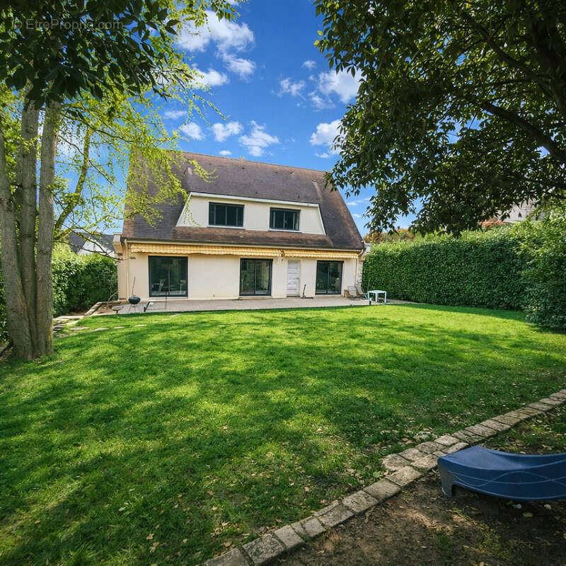 Maison à LOUVECIENNES