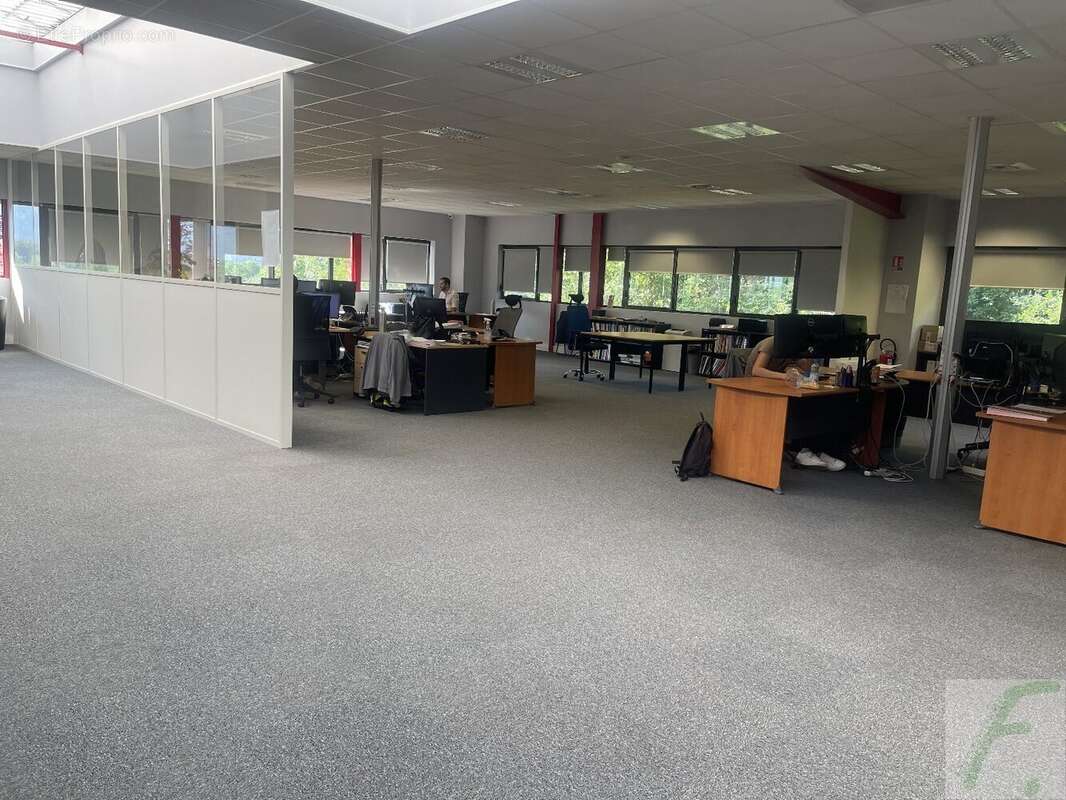 Commerce à LA TERRASSE