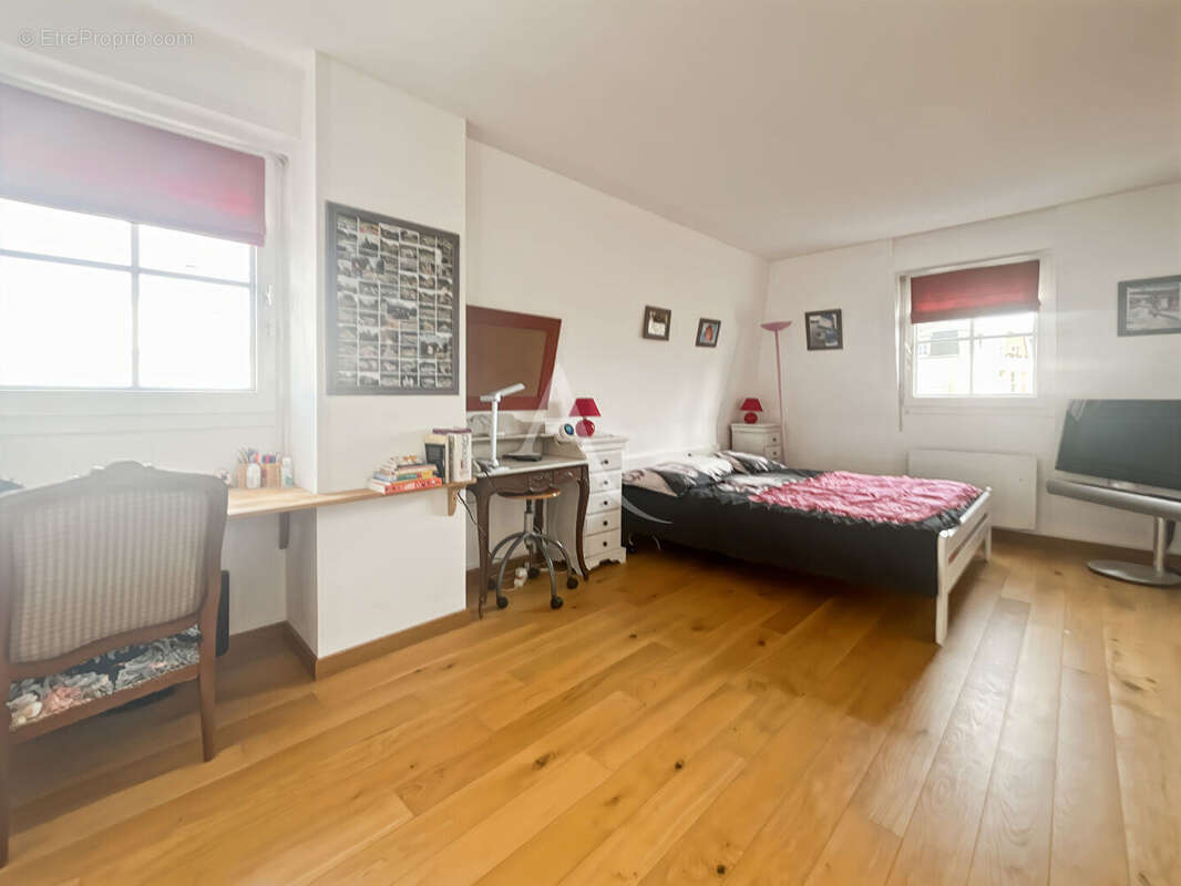 Maison d'exception 214m² ? 5 ch ? Ponton privé ? Port Cergy - photo 12