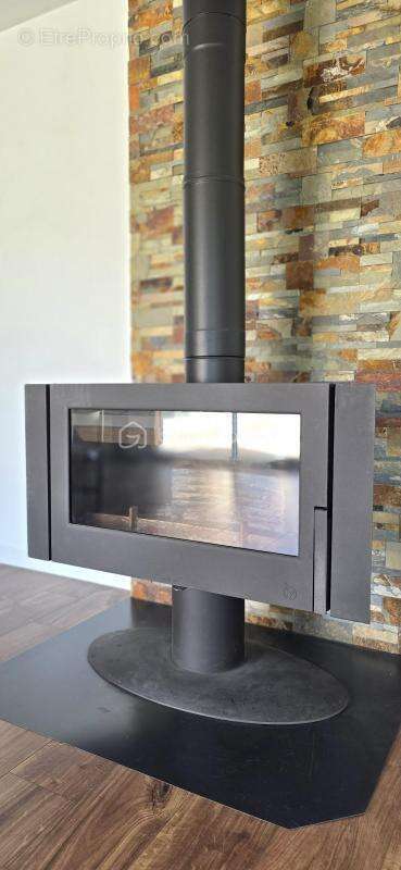 Maison à SAINT-LAURENT-DES-ARBRES