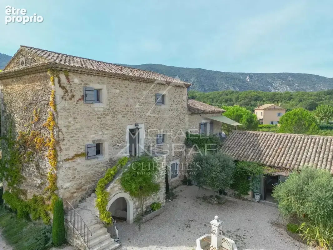 Oppède – Mas provençal de caractère avec gîtes, chambres d'hôtes et vues sur le Luberon - photo 8
