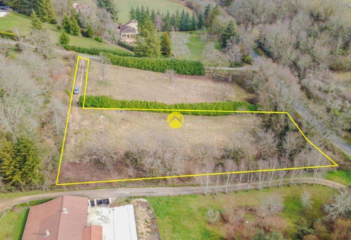 Terrain à SAINTE-ALVERE