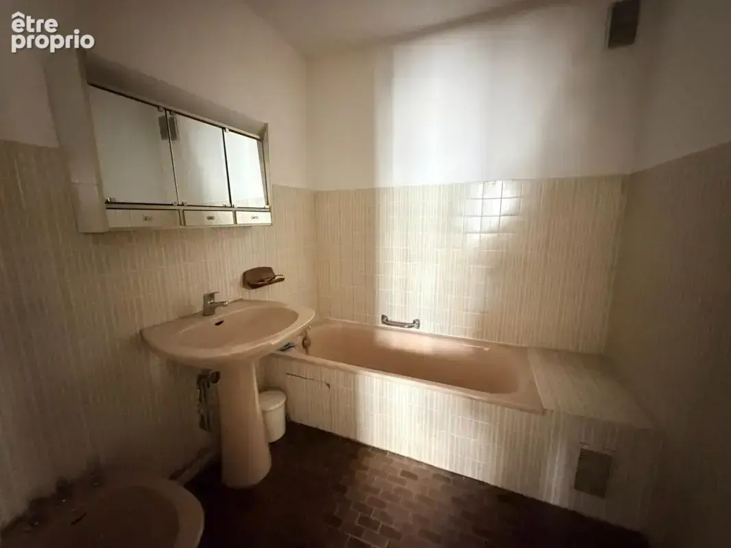 Aix centre proche Rotonde – appartement Type 3 64 m², ascenseur, balcon, cave - photo 10