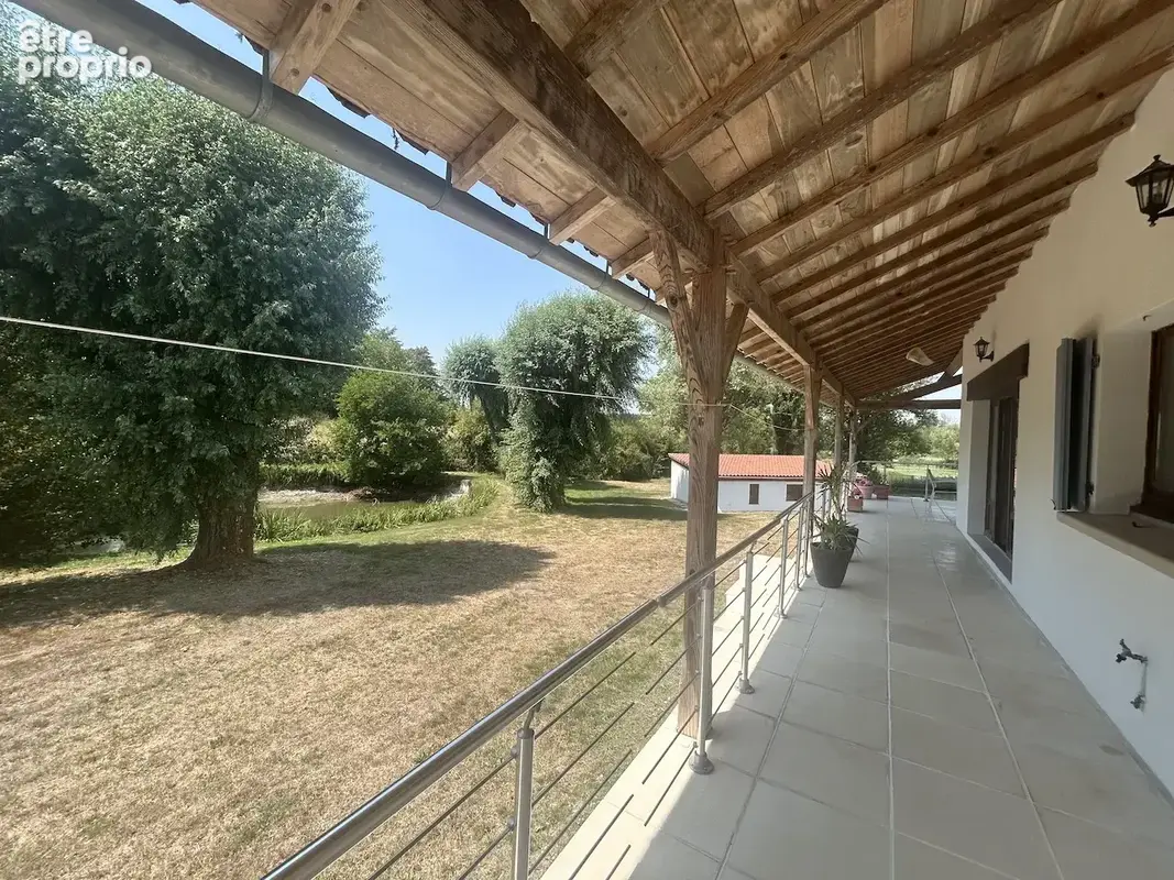 Maison d'architect avec étang, piscine, dépendances au calme. - photo 33