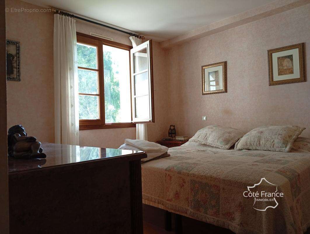 Maison à LA ROCHE-CANILLAC